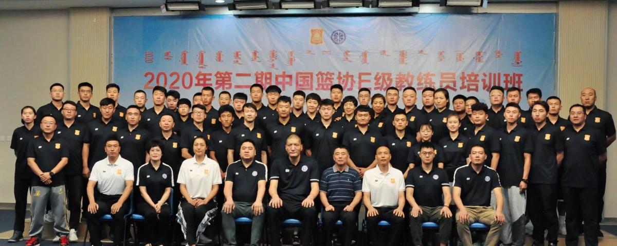 如何根据篮球比赛的不同阶段调整力量训练强度？_1